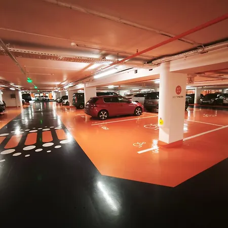 شقة En Duplex-aircon-terrasse-parking Gratuit-calme *